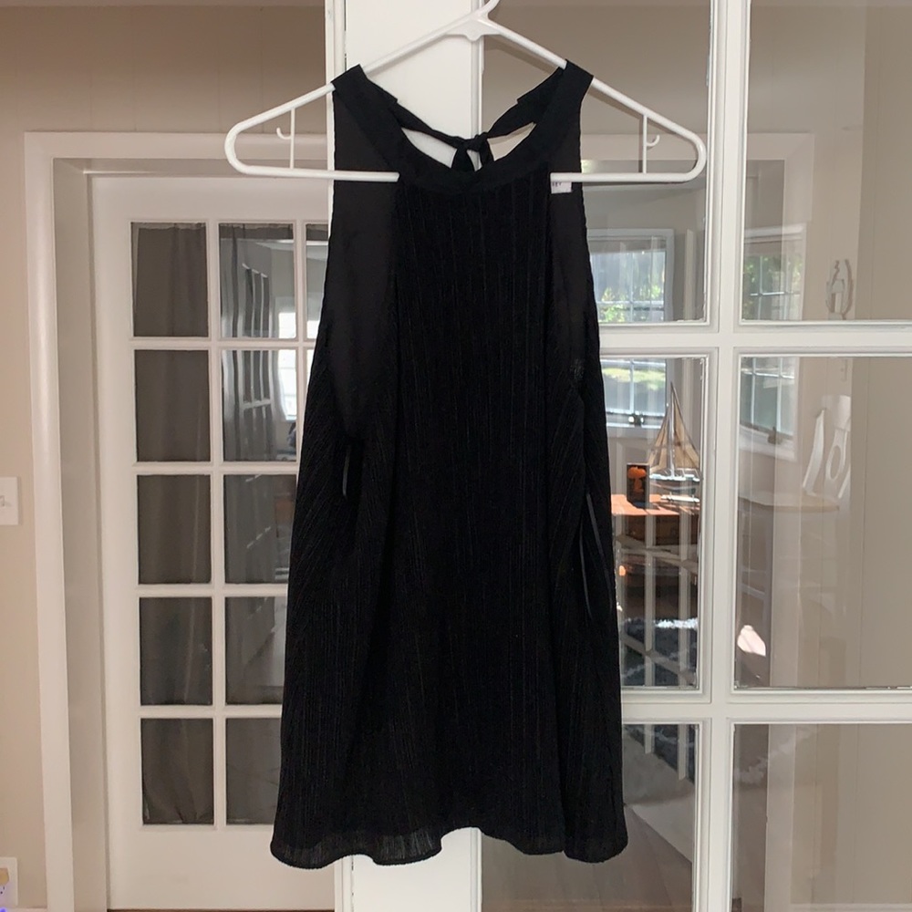Waverly Grey top. Size Medium. Ties at back neck Worn once. Excellent condition